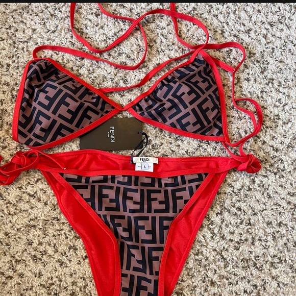 Fendi bikini - Picture 2 of 7